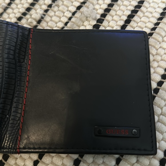 Guess Wallet - Picture 7 of 13